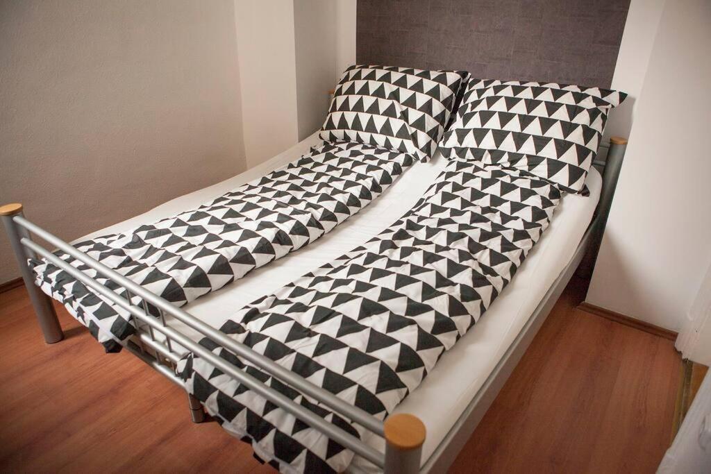 Voros Downtown Apartment With Free Parking — Fotók 3