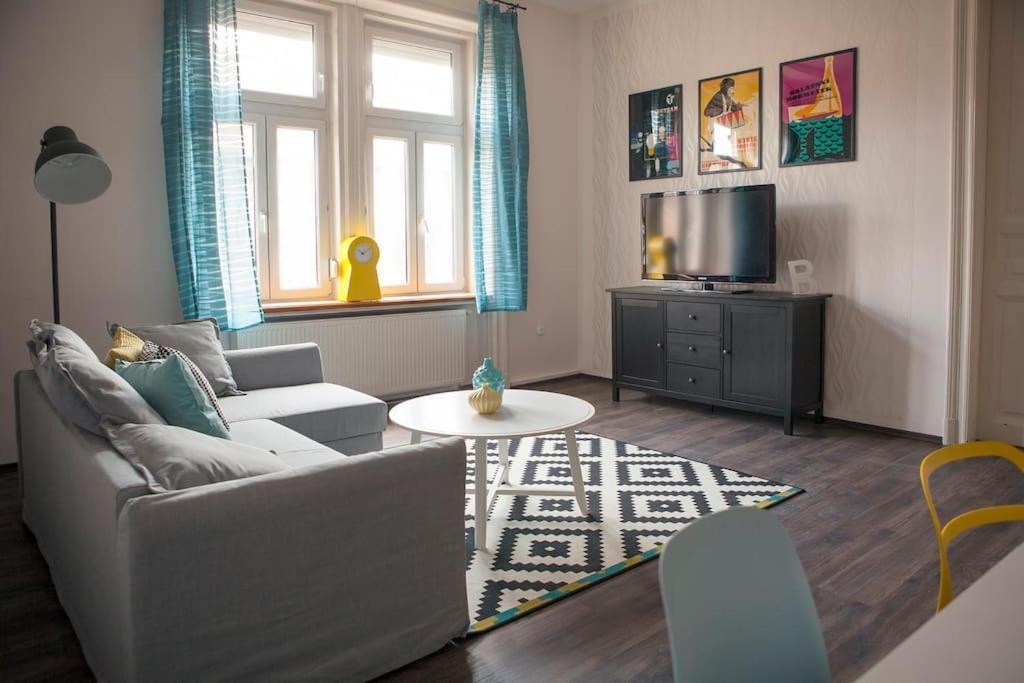 Voros Downtown Apartment With Free Parking — Fotók 2